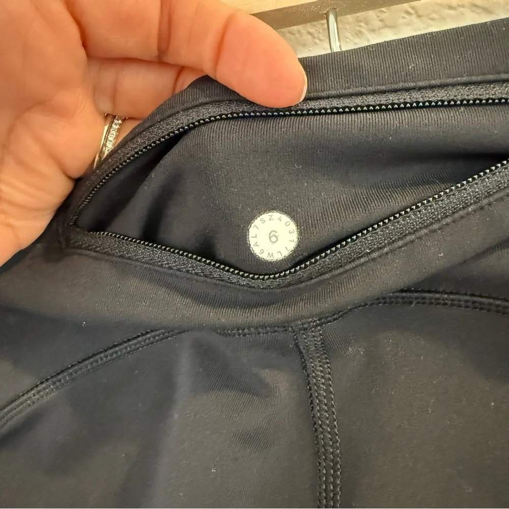 Lululemon- Speed Up Crop *21 Inseam - Size 6